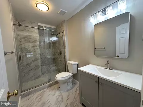 Bath - 9396 Nash Dr, Manassas, VA 20110 photo 3 of 5
