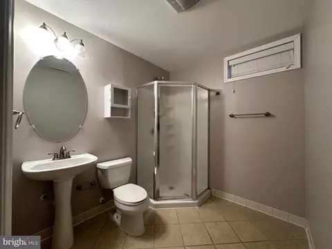 Bath - 9396 Nash Dr, Manassas, VA 20110 photo 5 of 5