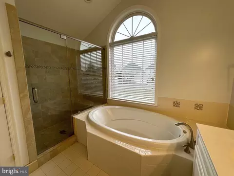 Bath - 9396 Nash Dr, Manassas, VA 20110 photo 2 of 5