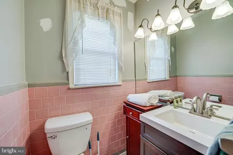 Bath - 8908 Jackson Ave, Manassas, VA 20110 photo 5 of 7