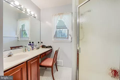 Bath - 8908 Jackson Ave, Manassas, VA 20110 photo 2 of 7