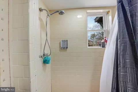 Bath - 8908 Jackson Ave, Manassas, VA 20110 photo 7 of 7