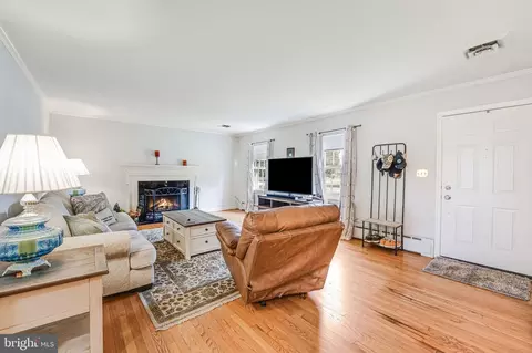 Living - 8908 Jackson Ave, Manassas, VA 20110 photo 1 of 5