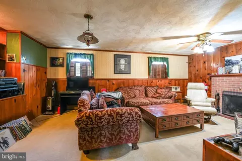 Living - 8908 Jackson Ave, Manassas, VA 20110 photo 4 of 5