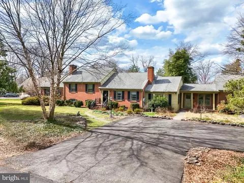 8908 Jackson Ave, Manassas, VA 20110