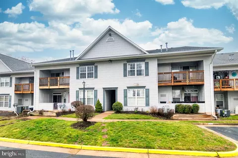 9213 Azure Ct #201, Manassas, VA 20110