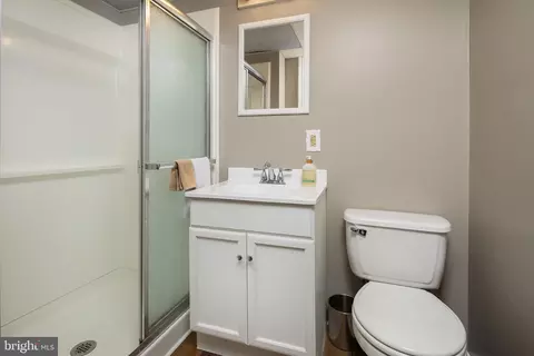 Bath - 10053 Field Ct, Manassas, VA 20110 photo 4 of 4