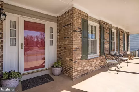 Exterior - 10053 Field Ct, Manassas, VA 20110 photo 3 of 13