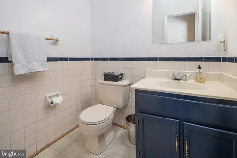 Bath - 10053 Field Ct, Manassas, VA 20110 photo 3 of 4