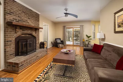 Living - 10053 Field Ct, Manassas, VA 20110 photo 1 of 7
