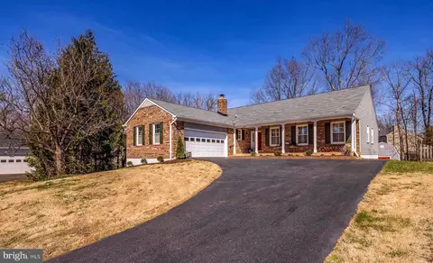 10053 Field Ct, Manassas, VA 20110