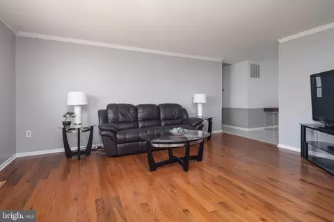 Living - 10053 Field Ct, Manassas, VA 20110 photo 4 of 7