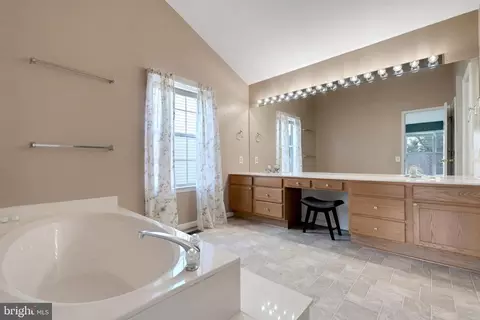 Bath - 9327 Amaryllis Ave, Manassas, VA 20110 photo 2 of 6
