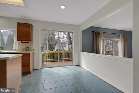 Living - 9327 Amaryllis Ave, Manassas, VA 20110 photo 4 of 5