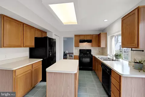 Kitchen - 9327 Amaryllis Ave, Manassas, VA 20110 photo 2 of 3