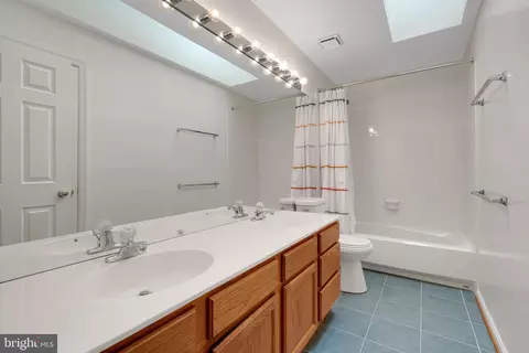 Bath - 9327 Amaryllis Ave, Manassas, VA 20110 photo 5 of 6