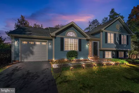 10242 Farmington Ct, Manassas, VA 20110