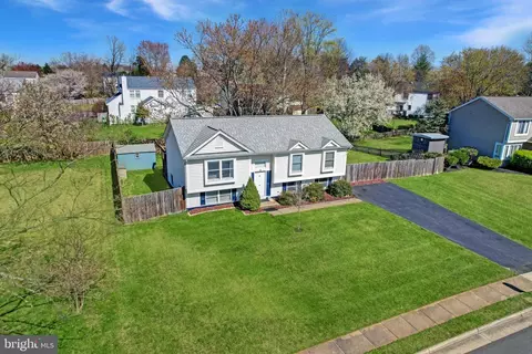 Exterior - 10404 Sorrell Dr, Manassas, VA 20110 photo 3 of 13
