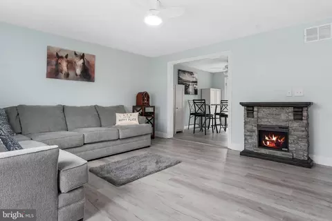 Living - 10404 Sorrell Dr, Manassas, VA 20110 photo 2 of 6
