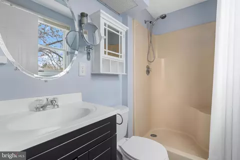 Bath - 10404 Sorrell Dr, Manassas, VA 20110 photo 2 of 3