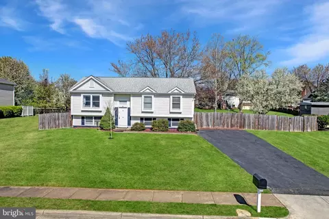 Exterior - 10404 Sorrell Dr, Manassas, VA 20110 photo 2 of 13