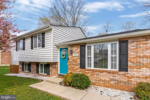9242 Oakglen Ct, Manassas, VA 20110