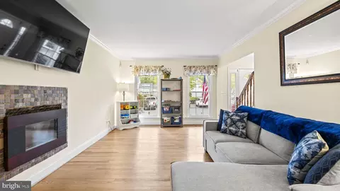 Living - 10133 Forest Hill Cir, Manassas, VA 20110 photo 1 of 2