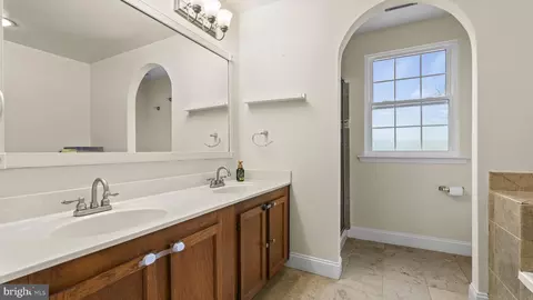 Bath - 10133 Forest Hill Cir, Manassas, VA 20110 photo 2 of 3