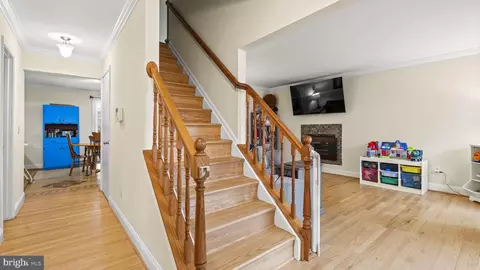 Entry Way - 10133 Forest Hill Cir, Manassas, VA 20110 photo 2 of 2