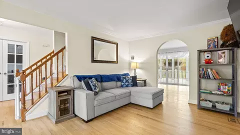 Living - 10133 Forest Hill Cir, Manassas, VA 20110 photo 2 of 2