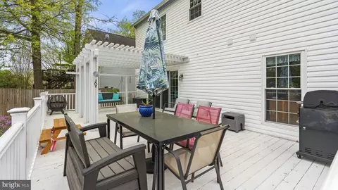 Exterior - 10133 Forest Hill Cir, Manassas, VA 20110 photo 4 of 7