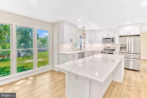10091 Greenleaf Dr, Manassas, VA 20110 photo 14