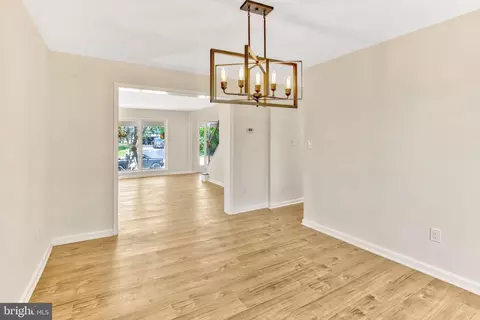 10091 Greenleaf Dr, Manassas, VA 20110 photo 11