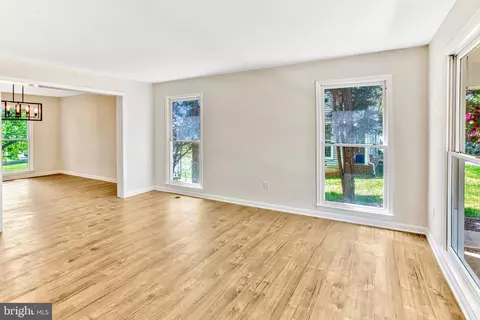 10091 Greenleaf Dr, Manassas, VA 20110 photo 7