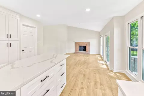 10091 Greenleaf Dr, Manassas, VA 20110 photo 19