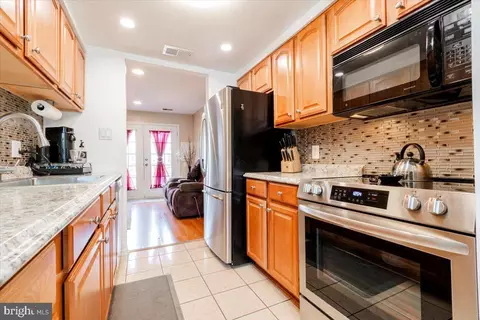 Kitchen - 9061 Mcclellan Comn Comn, Manassas, VA 20110 photo 4 of 4