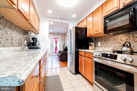 Kitchen - 9061 Mcclellan Comn Comn, Manassas, VA 20110 photo 3 of 4