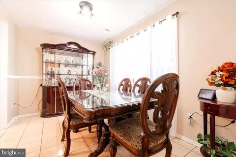 Dining - 9061 Mcclellan Comn Comn, Manassas, VA 20110 photo 2 of 4