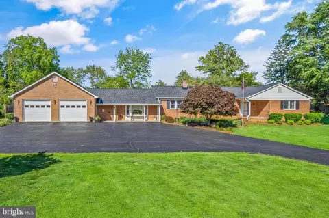 8917 Peabody St, Manassas, VA 20110