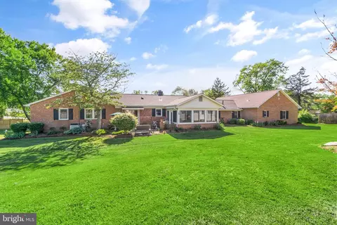 Exterior - 8917 Peabody St, Manassas, VA 20110 photo 10 of 13