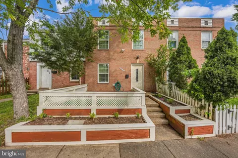 9239 Hood Rd, Manassas, VA 20110