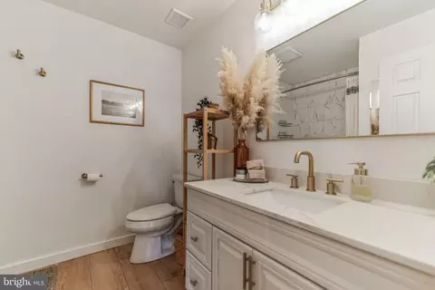 Bath - 10307 Poe Dr, Manassas, VA 20110 photo 1 of 3