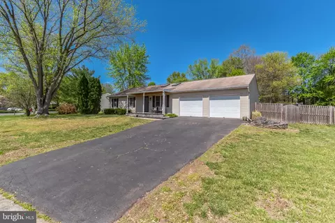 Exterior - 10307 Poe Dr, Manassas, VA 20110 photo 5 of 7