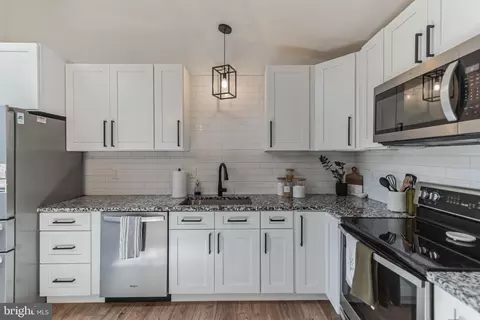 Kitchen - 10307 Poe Dr, Manassas, VA 20110 photo 4 of 5