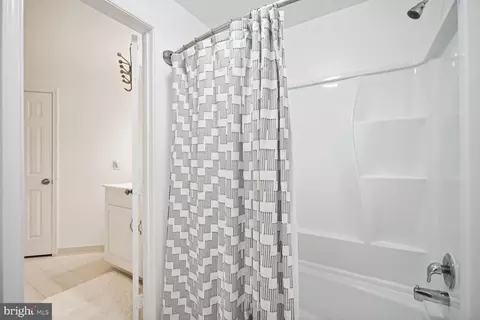 Bath - 9502 Vinnia Ct, Manassas, VA 20110 photo 4 of 4