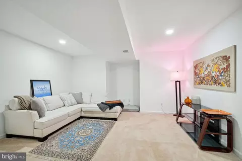 Living - 9502 Vinnia Ct, Manassas, VA 20110 photo 2 of 2