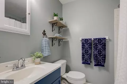 Bath - 10243 Battlefield Dr, Manassas, VA 20110 photo 1 of 3