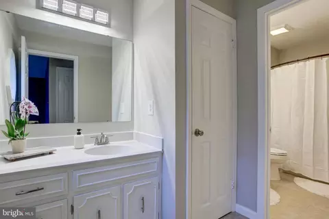 Bath - 10243 Battlefield Dr, Manassas, VA 20110 photo 2 of 3