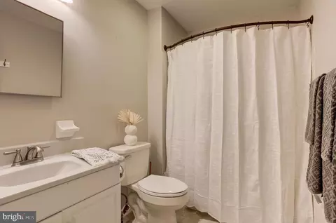 Bath - 10243 Battlefield Dr, Manassas, VA 20110 photo 3 of 3