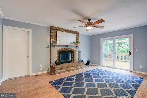 Living - 10243 Battlefield Dr, Manassas, VA 20110 photo 5 of 6